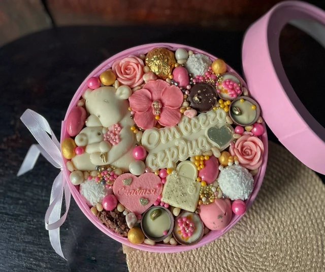 Бокс с орехами и шоколадом